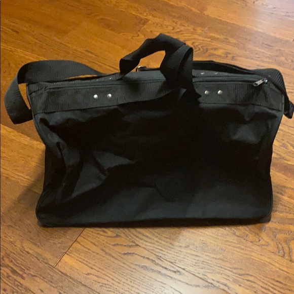NWOT Rocawear duffle bag - Picture 4 of 7